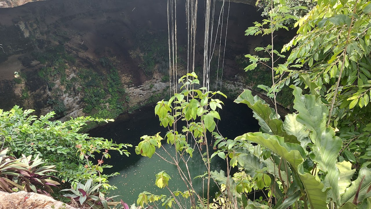 Cenote en Yalcón