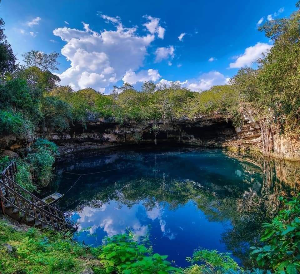Cenote Kikil - un atractivo natural
